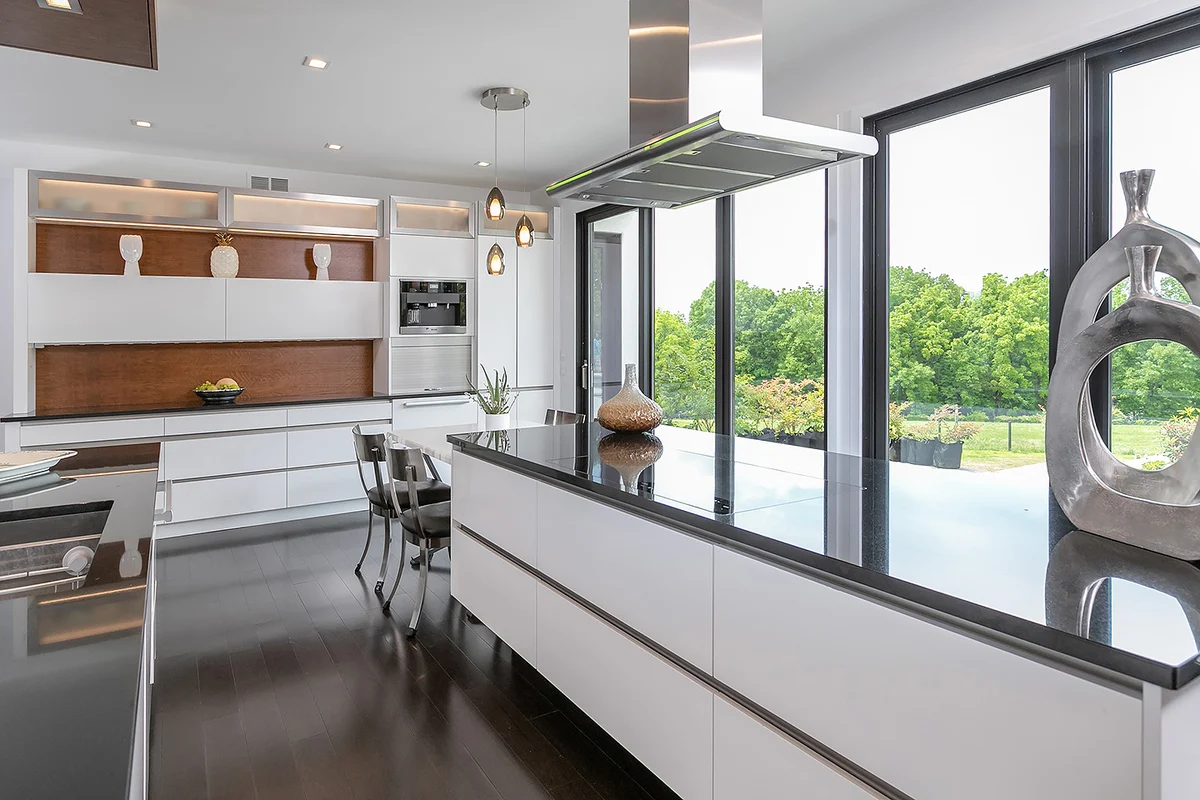 Contemporary kitchen cabinetry